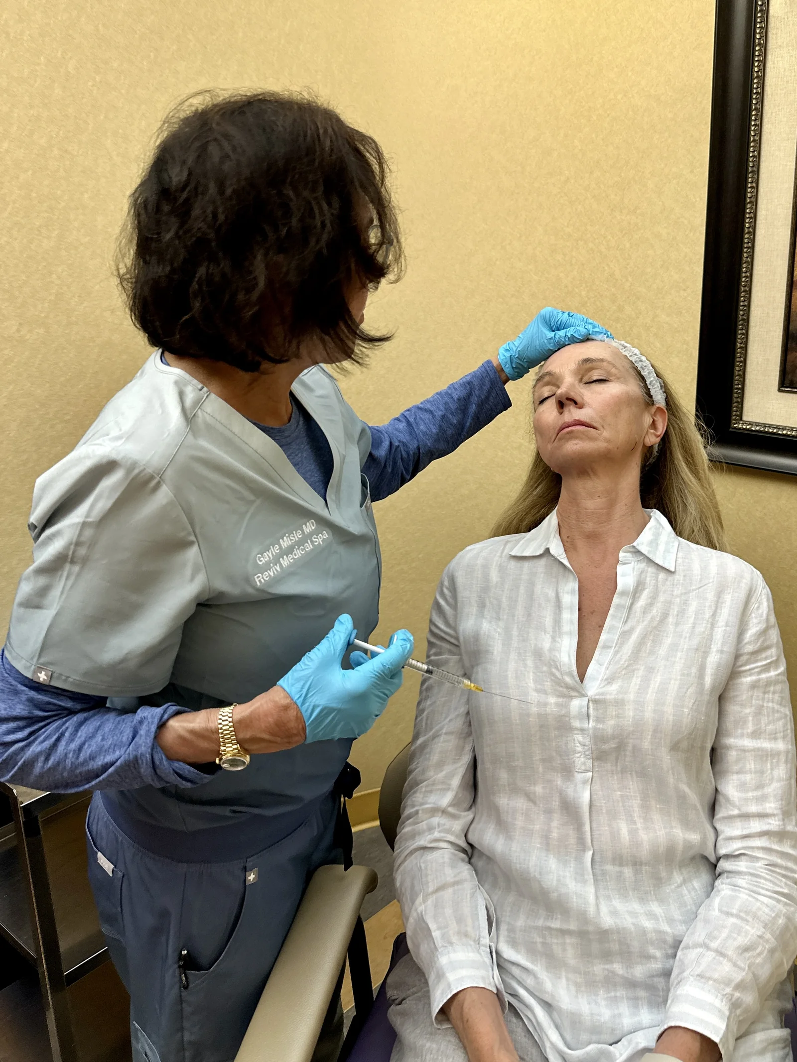 Dr. Gayle Misle administering Botox at Reviv Med Spa